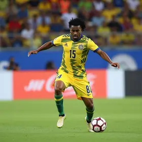 lateral-esquerdo Maurício Mucuri